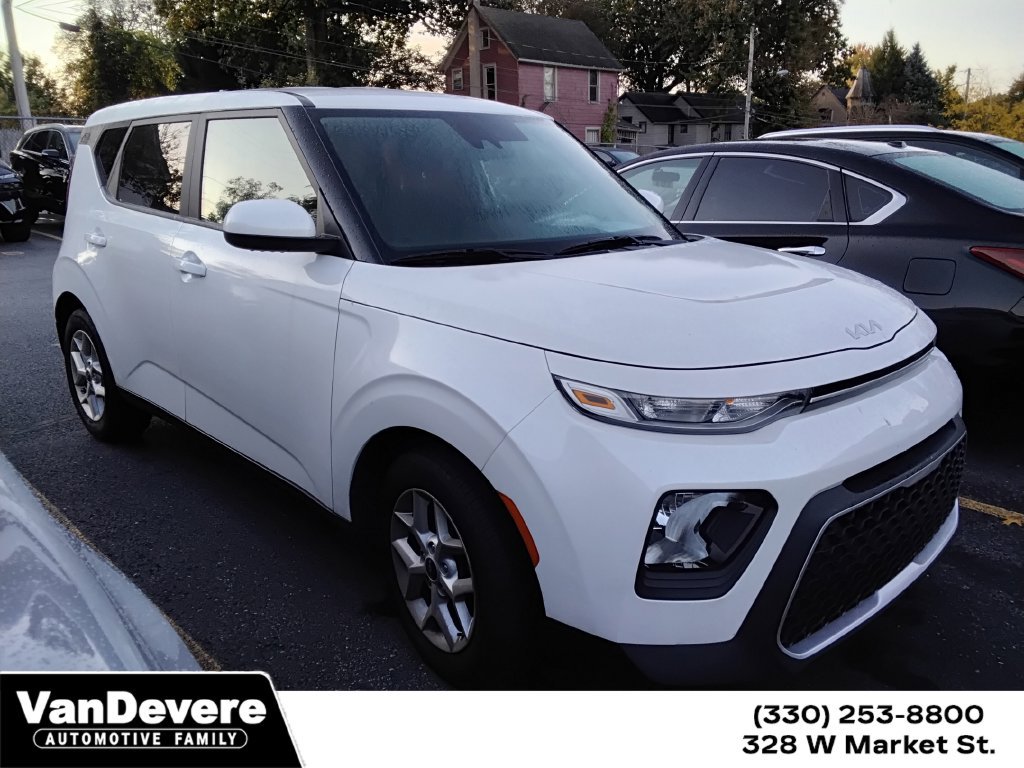 Used 2022 Kia Soul LX w/ Technology Package FWD image 1
