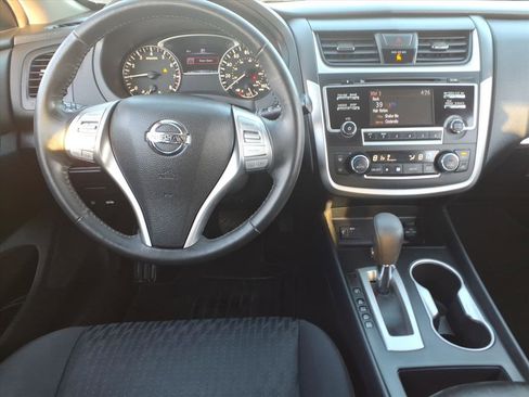 Used 2017 Nissan Altima 2.5 SV image 15