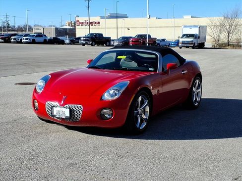 Used 2006 Pontiac Solstice Convertible w/ Premium Package image 2