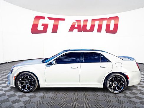 Used 2019 Chrysler 300 S image 4