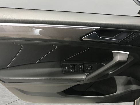 Used 2023 Volkswagen Tiguan SE R-Line image 29