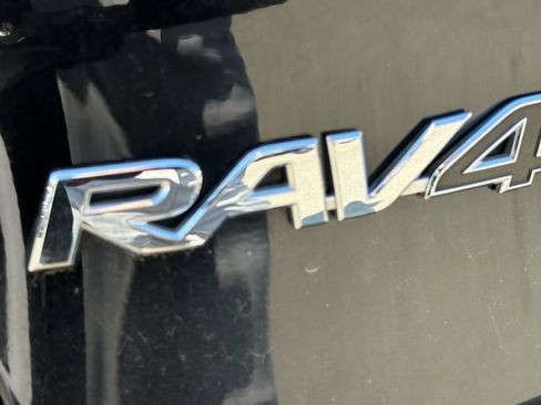 Used 2025 Toyota RAV4 XLE AWD/4WD image 11