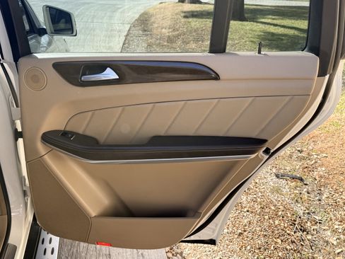 Used 2014 Mercedes-Benz GL 450 4MATIC image 25