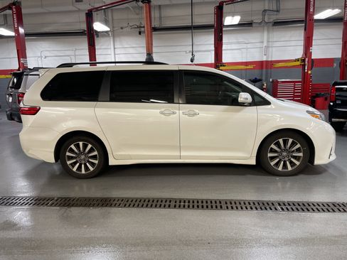 Used 2020 Toyota Sienna Limited Premium image 37