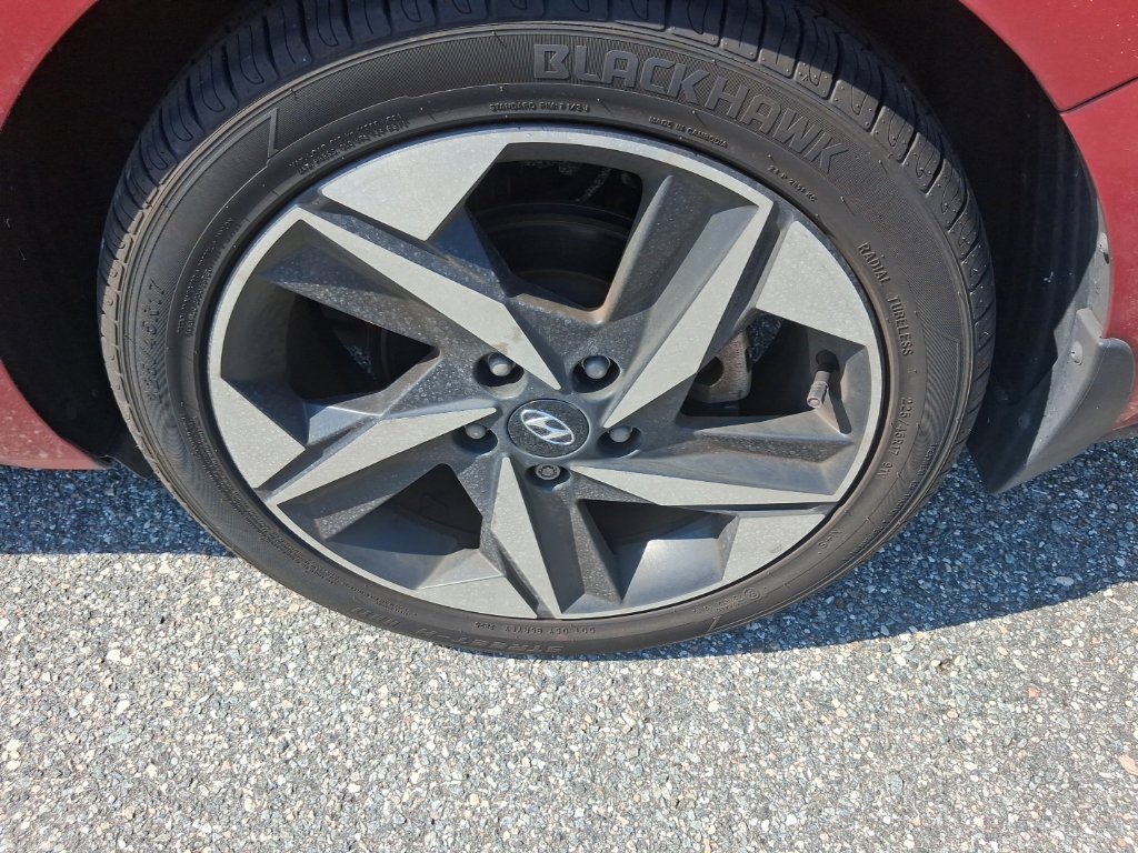 Used 2022 Hyundai Elantra Limited FWD image 13