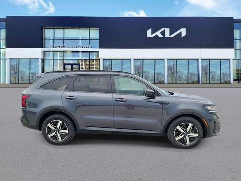 Used 2022 Kia Sorento S w/ Panoramic Sunroof Package FWD image 3