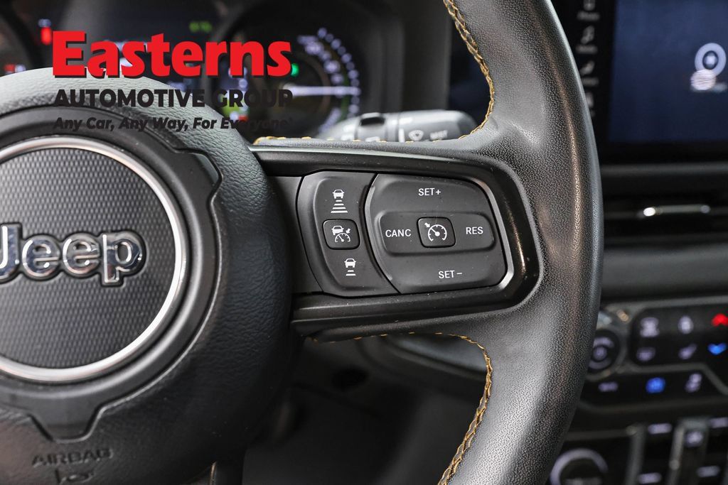 Used 2024 Jeep Wrangler Unlimited w/ Convenience Group AWD/4WD image 18
