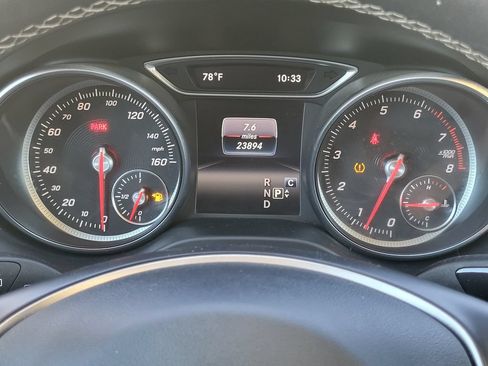 Used 2019 Mercedes-Benz GLA 250 4MATIC w/ Premium Package image 12