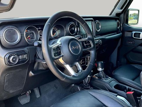 Used 2018 Jeep Wrangler Unlimited Sahara AWD/4WD image 18