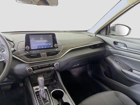 Used 2024 Nissan Altima 2.5 SV image 24
