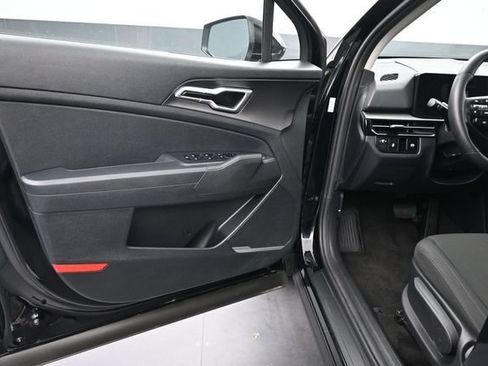 Used 2026 Kia Sportage LX FWD image 16