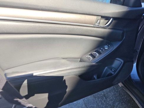 Used 2018 Honda Accord LX image 12