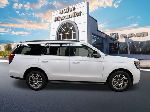 Used 2025 Ford Expedition Active image 2