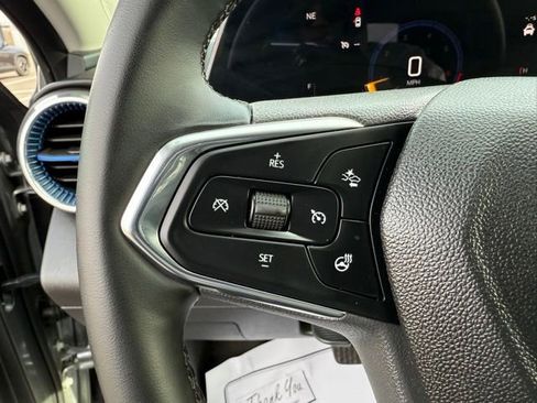 Used 2025 Chevrolet Trax LT w/ LT Convenience Package image 17