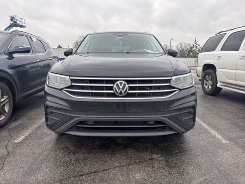 Used 2022 Volkswagen Tiguan SE image 2