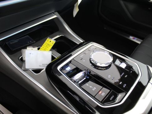 Used 2026 BMW i7 M70 w/ Premium Package image 16