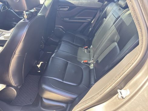 Used 2020 Jaguar F-PACE Premium image 20