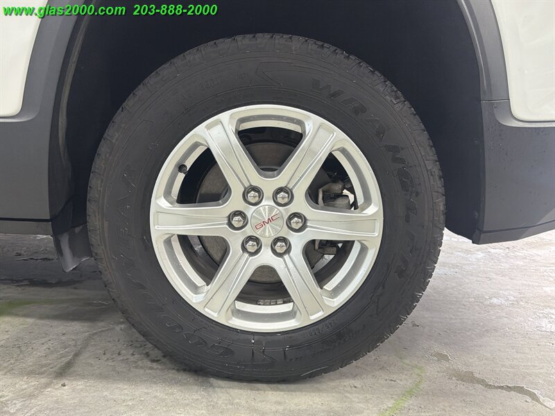 Used 2019 GMC Acadia SLE AWD/4WD image 16