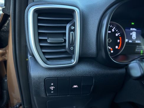 Used 2020 Kia Sportage LX image 34