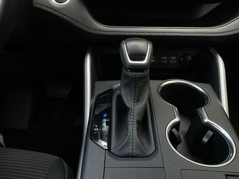 Used 2025 Toyota Highlander LE image 26