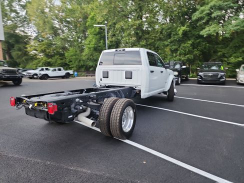 New 2026 RAM 5500 4x4 Crew Cab image 22