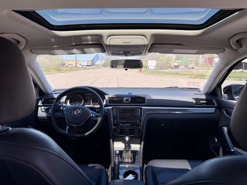 Used 2018 Volkswagen Passat 2.0T SE w/ SE Lighting Package FWD image 13