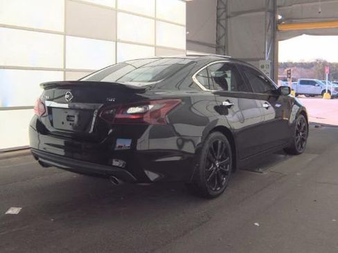 Used 2017 Nissan Altima 2.5 SR w/ Midnight Edition Package image 4