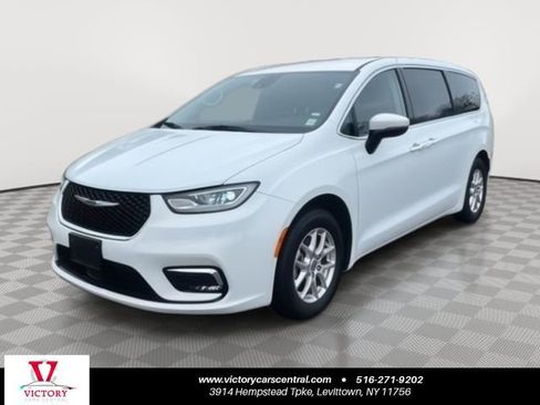 Used 2023 Chrysler Pacifica Touring-L FWD image 1