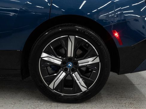 Used 2023 BMW iX xDrive50 w/ Sport Package AWD/4WD image 34