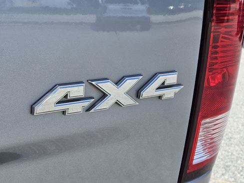 Used 2021 RAM 1500 Classic SLT AWD/4WD image 17