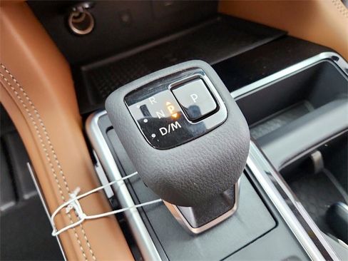 Used 2025 Nissan Pathfinder Platinum w/ Black Appearance Package image 29