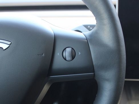 Used 2021 Tesla Model Y Long Range image 18