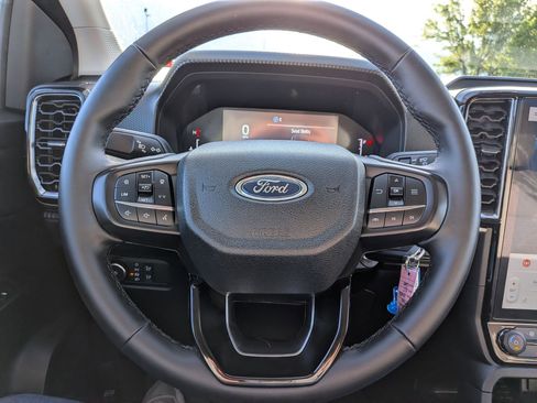 Used 2025 Ford Ranger XLT AWD/4WD image 18
