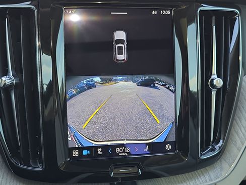 Used 2023 Volvo XC60 B5 Plus w/ Climate Package image 24