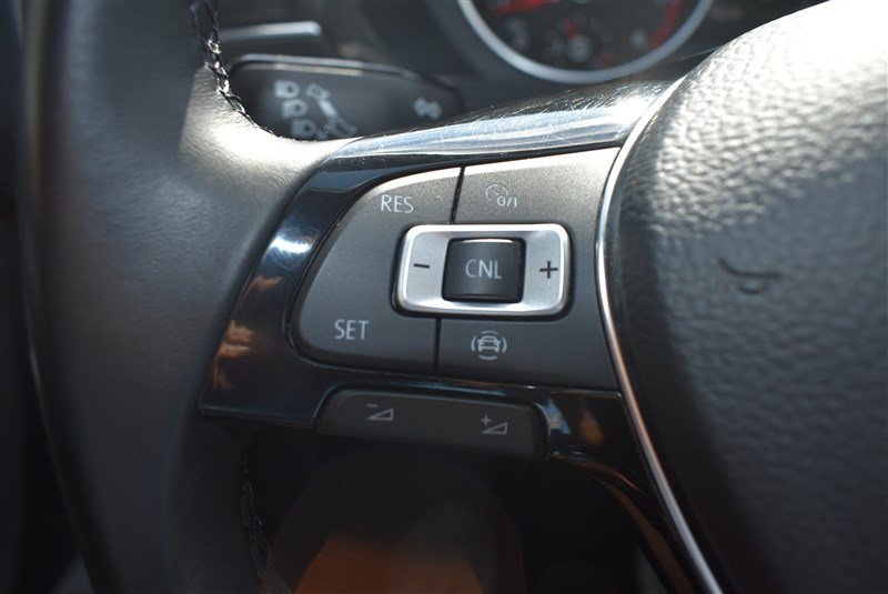 Used 2019 Volkswagen Tiguan SE w/ Panoramic Sunroof Package AWD/4WD image 17