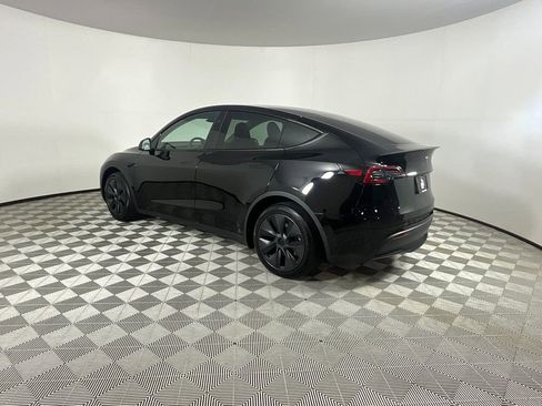 Used 2024 Tesla Model Y Long Range image 3