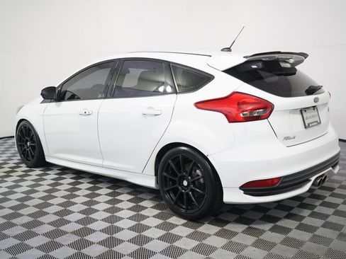 Used 2018 Ford Focus ST w/ Equipment Group 401A FWD image 3