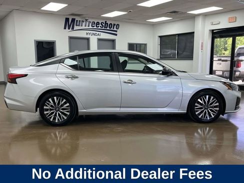 Used 2024 Nissan Altima 2.5 SV FWD image 4