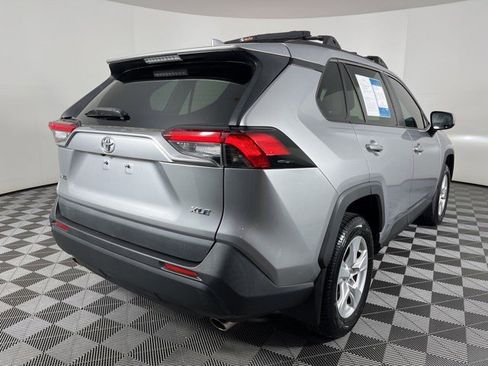 Used 2021 Toyota RAV4 XLE w/ Convenience Package FWD image 8