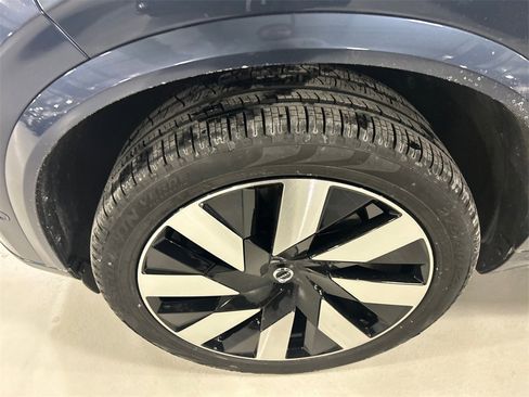 Certified 2024 Volvo XC90 T8 Plus w/ Protection Package Premier image 8