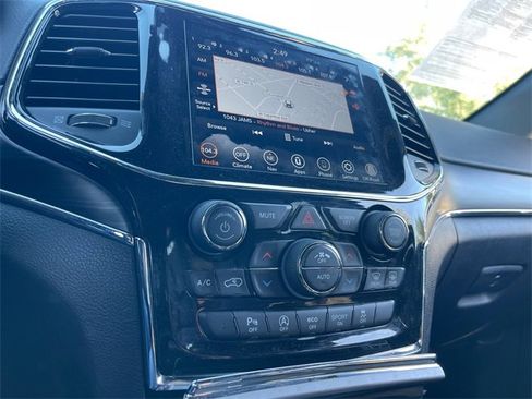 Used 2021 Jeep Grand Cherokee Limited image 14