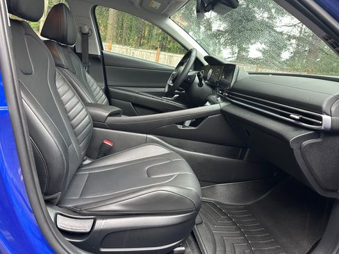 Used 2023 Hyundai Elantra Limited image 10