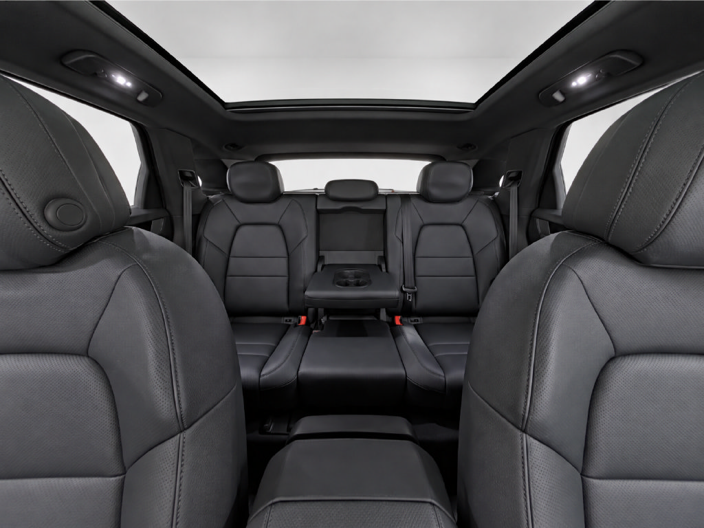 Certified 2025 Porsche Cayenne AWD/4WD image 17