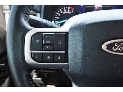 Certified 2024 Ford Expedition XLT image 18