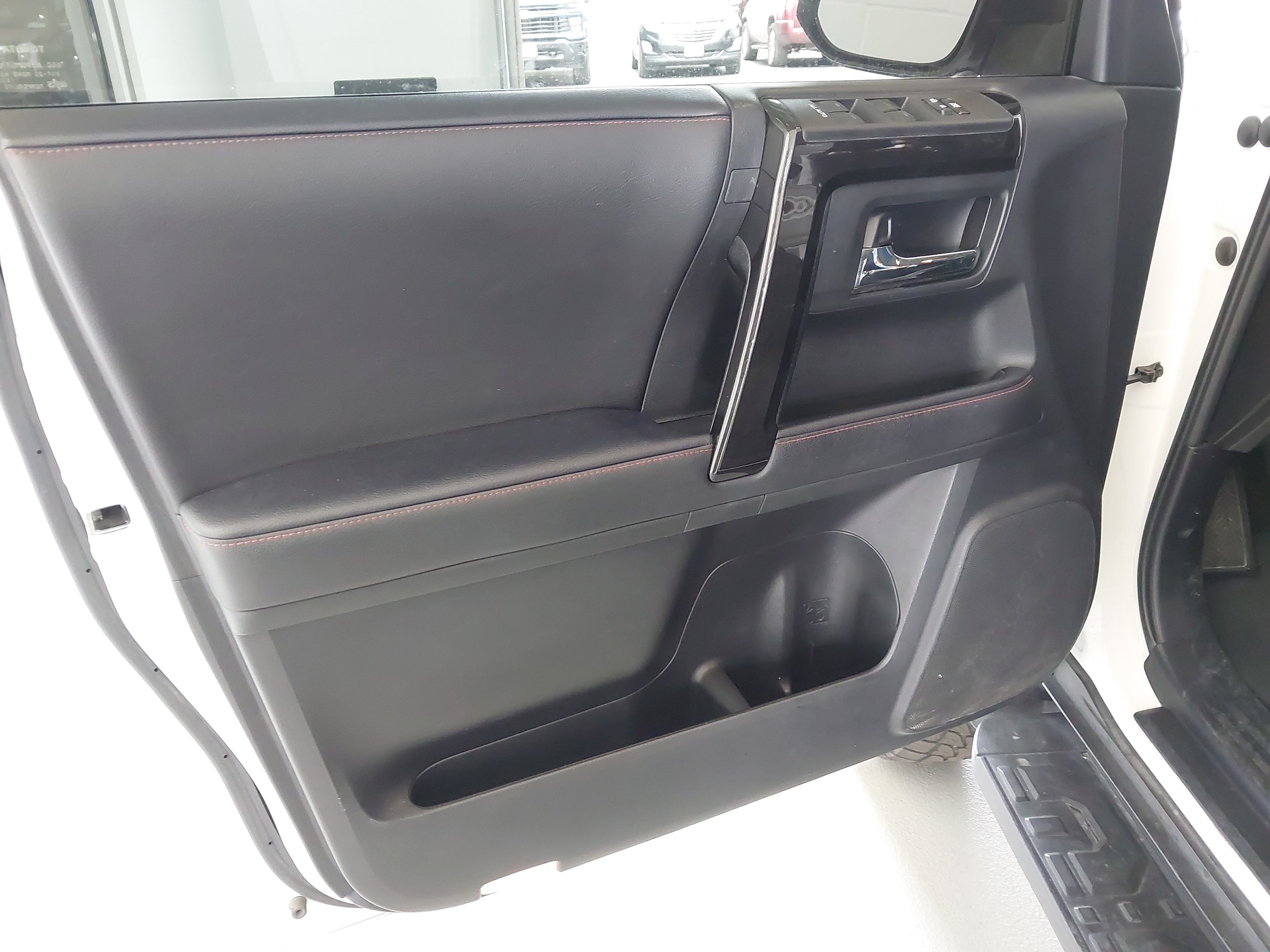 Used 2022 Toyota 4Runner TRD Off-Road Premium AWD/4WD image 24