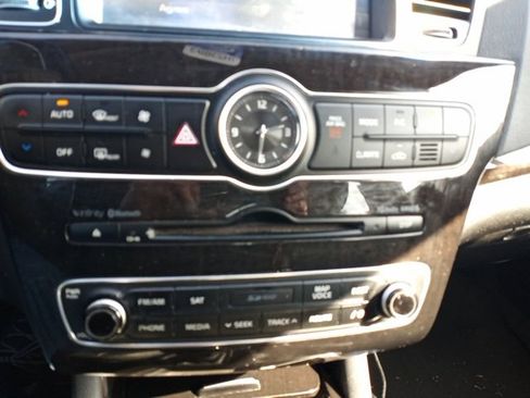 Used 2014 Kia Cadenza Premium image 18