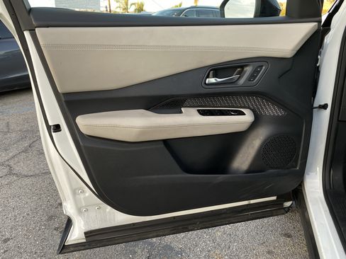 Used 2024 Nissan Ariya FWD image 18