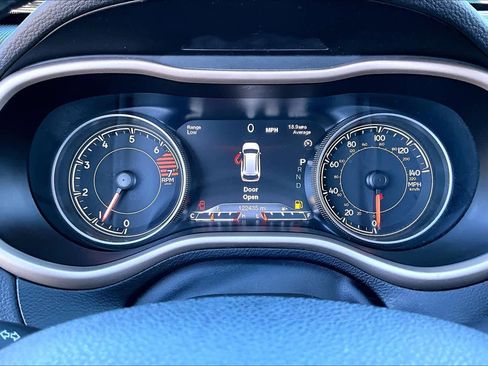 Used 2017 Jeep Cherokee Limited image 26