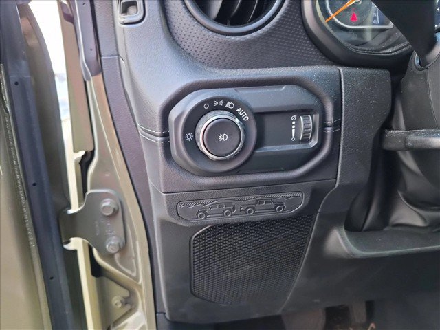 Used 2025 Jeep Wrangler Unlimited Rubicon AWD/4WD image 13