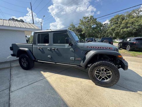 Used 2025 Jeep Gladiator Mojave w/ Convenience Group AWD/4WD image 4
